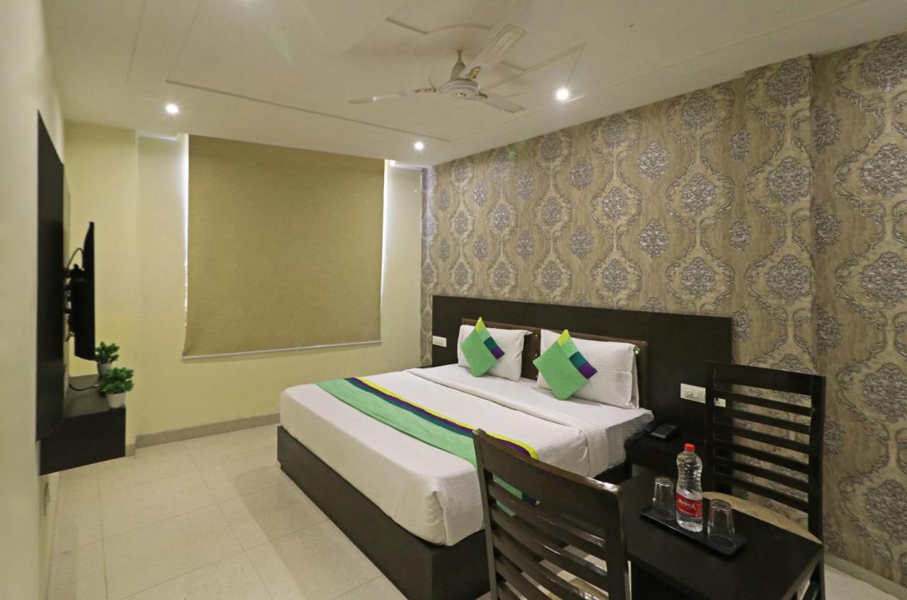 Hotel Paragon Suites Yeni Delhi Dış mekan fotoğraf