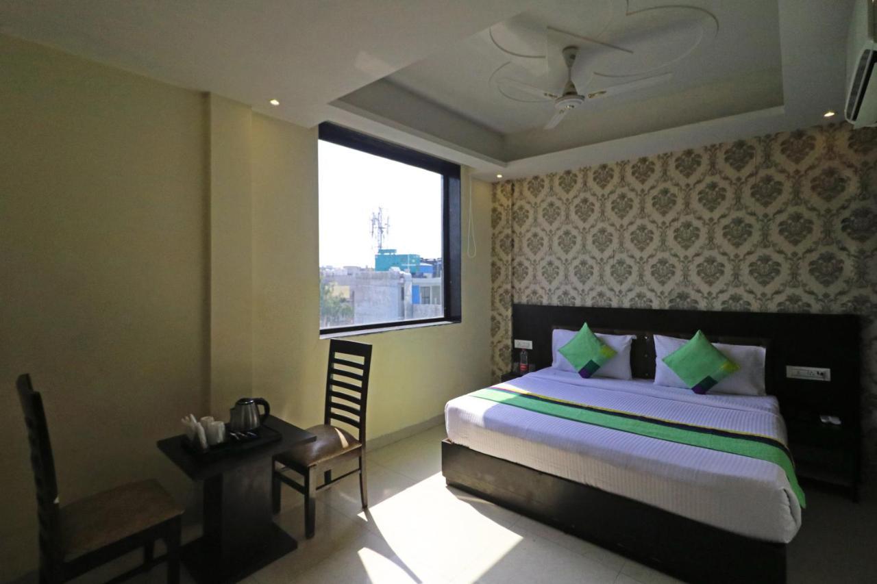 Hotel Paragon Suites Yeni Delhi Dış mekan fotoğraf