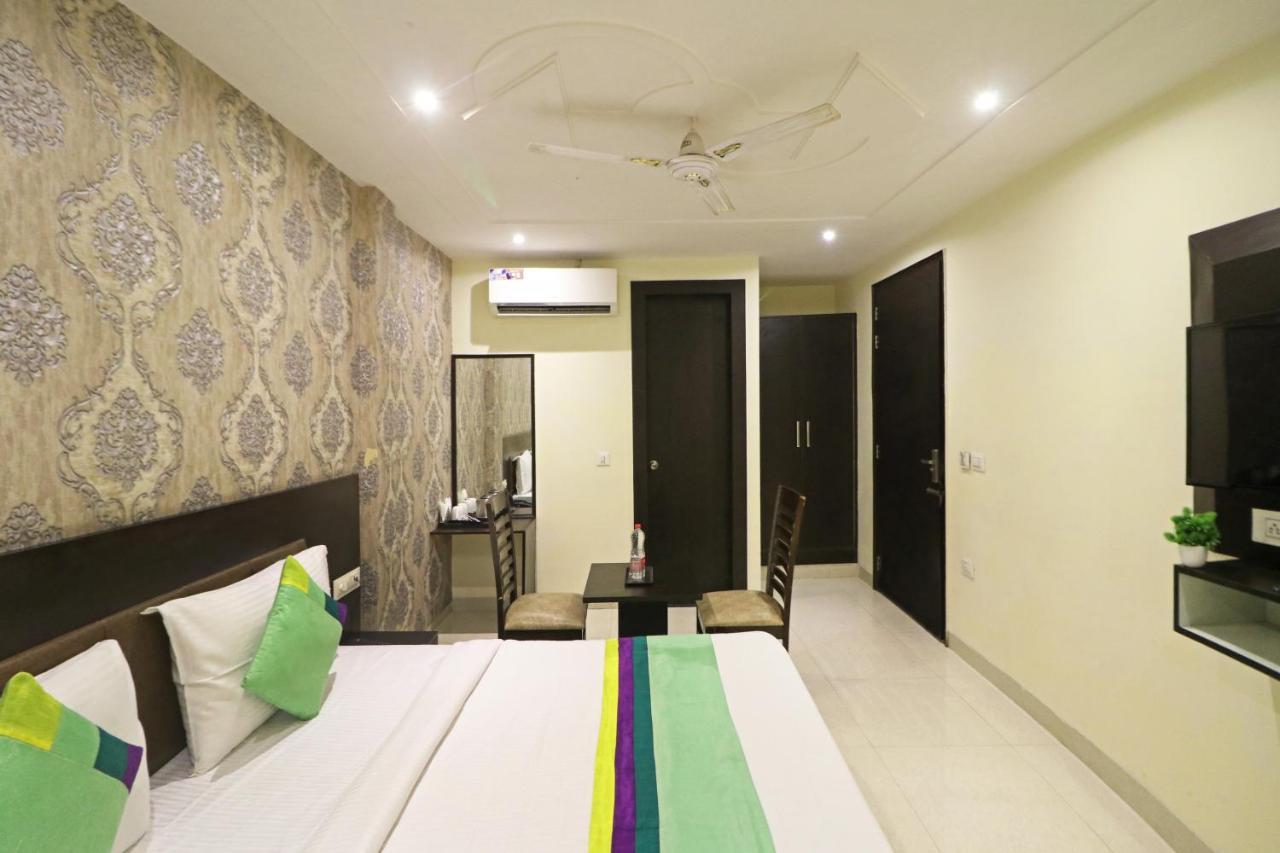Hotel Paragon Suites Yeni Delhi Dış mekan fotoğraf