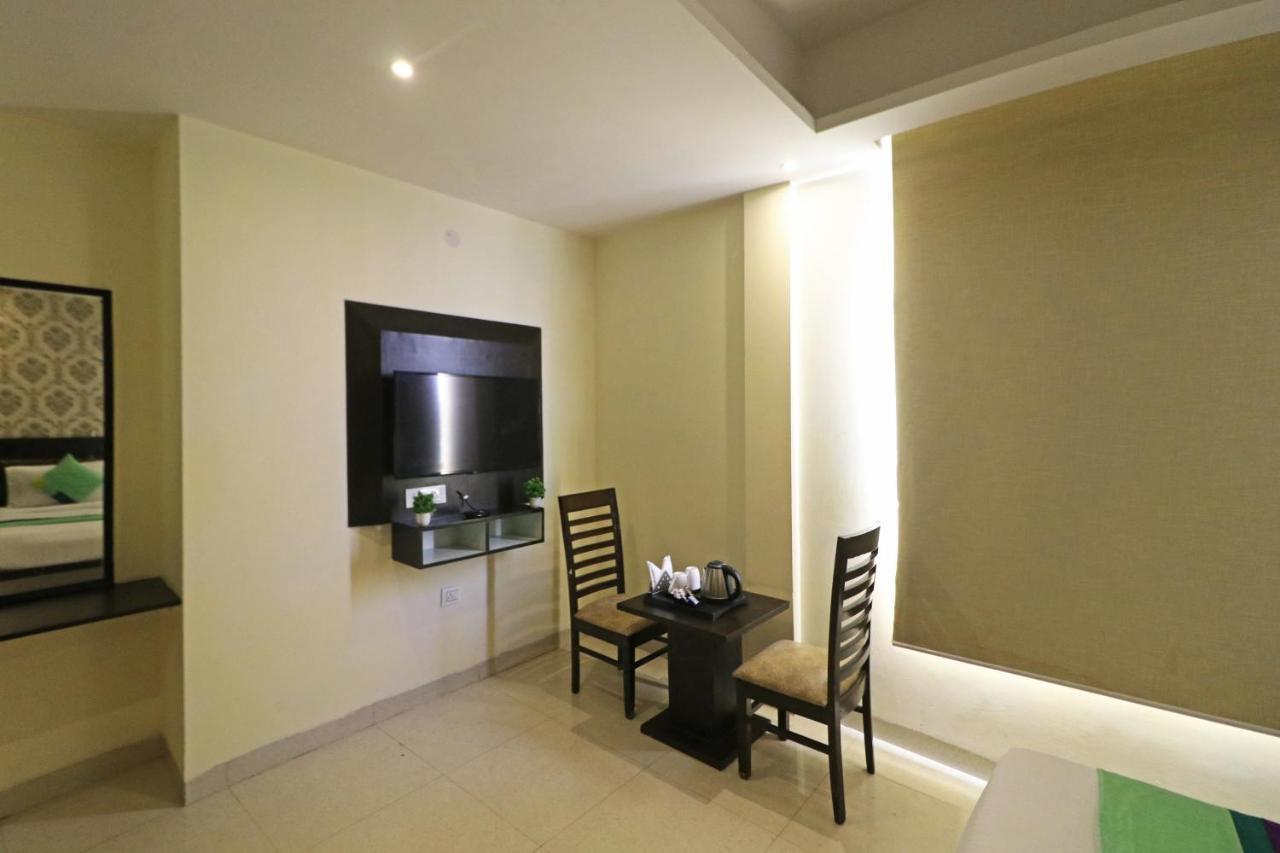 Hotel Paragon Suites Yeni Delhi Dış mekan fotoğraf