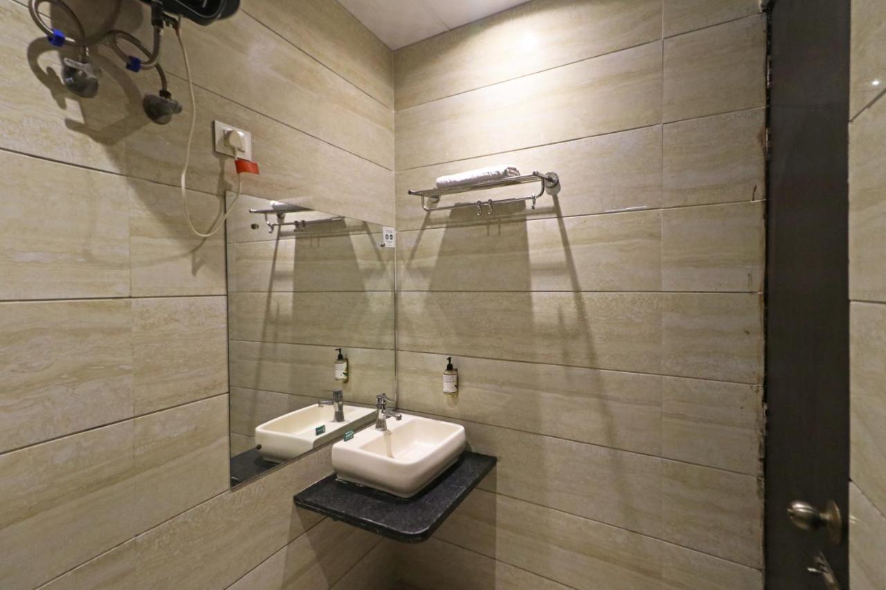 Hotel Paragon Suites Yeni Delhi Dış mekan fotoğraf
